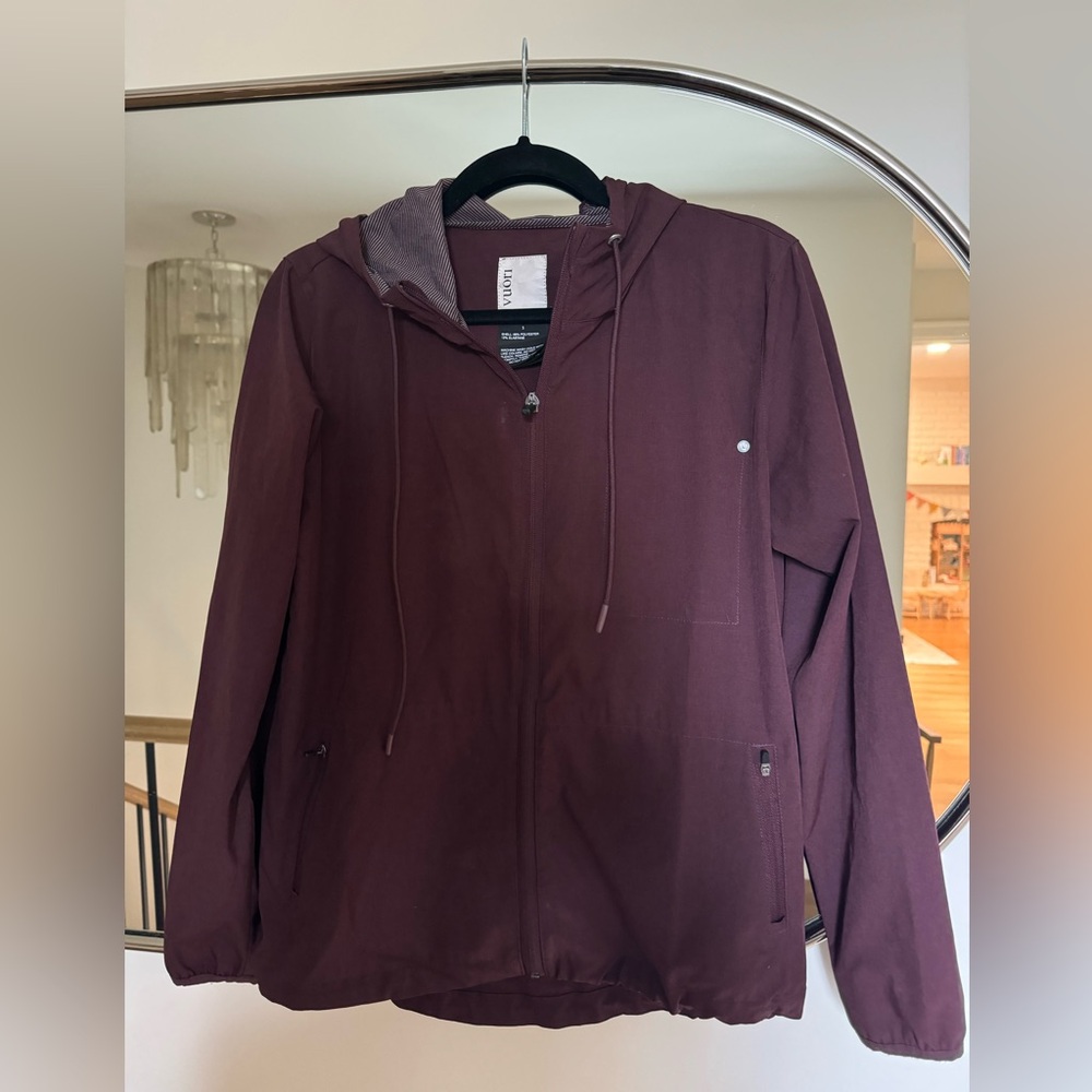 Vuori light hooded Jacket, Women Size Small.